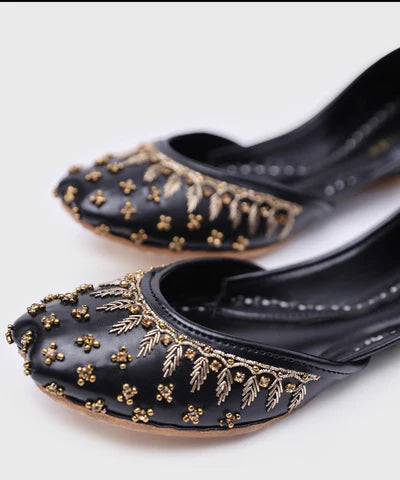 Black khussa