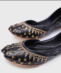 Black khussa